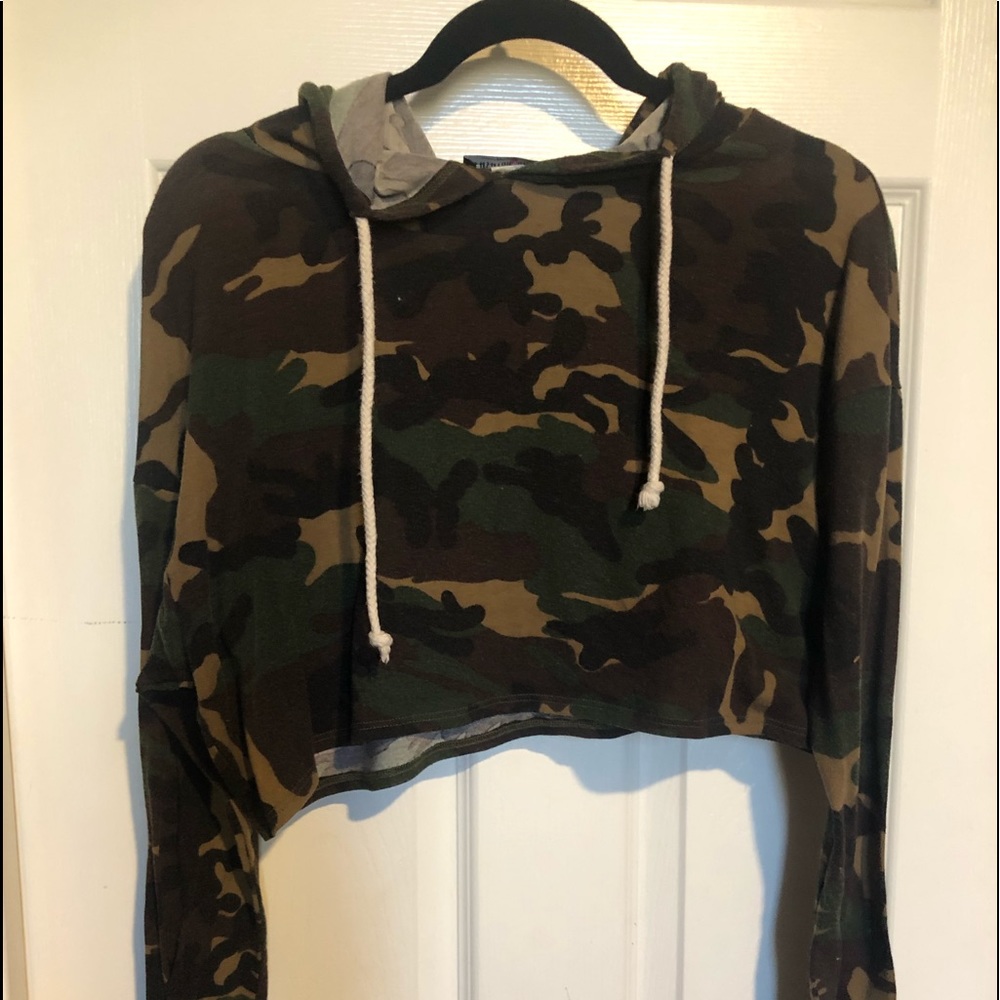 Casual cropped camo long sleeve hoodie